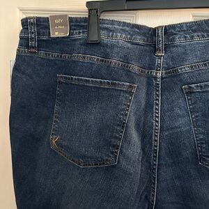 Kut from the Kloth Relaxed Blue Jeans with Contrasting Stitching plus size 20